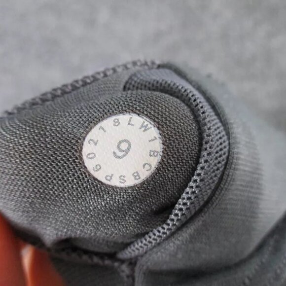 Lululemon Sports Bra Adult 6 Gray Twist and Toil LW1BCBS Womens *Read - Picture 4 of 7